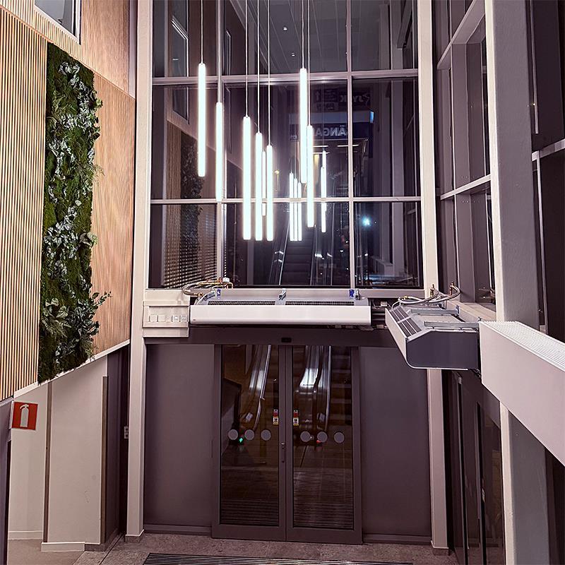 Lysande fasad på Arninge handelsplats