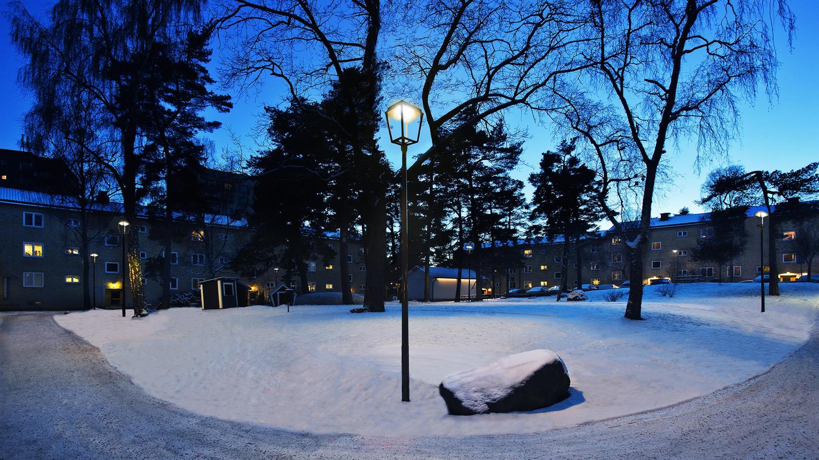 Moderna parklyktan Oxya i natursköna Blackeberg